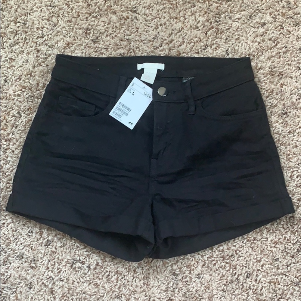 H&M black shorts